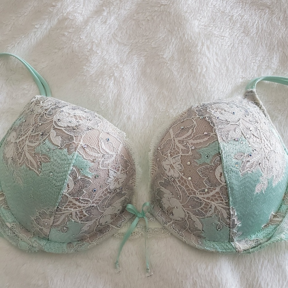 Victoria's Secret Bombshell Bra! Never worn!